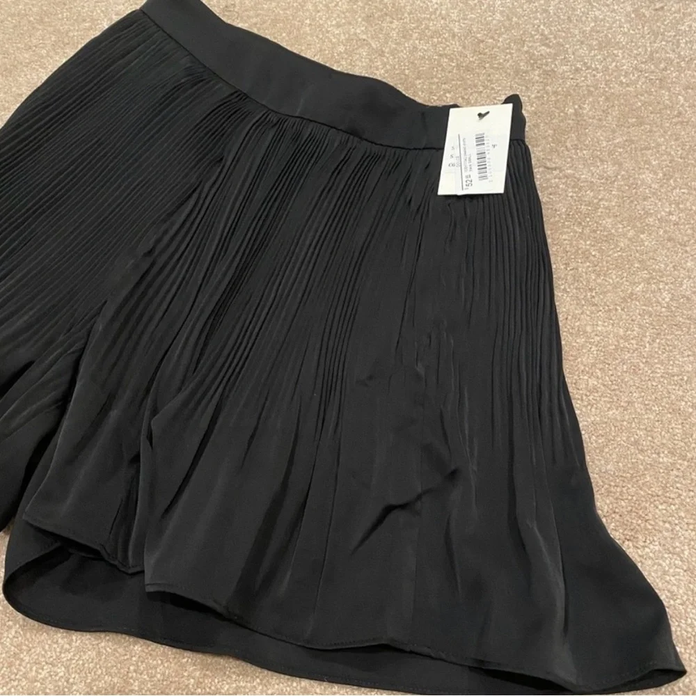 Idem‎ Ditto women’s size small Milla black pleated shorts new with tags